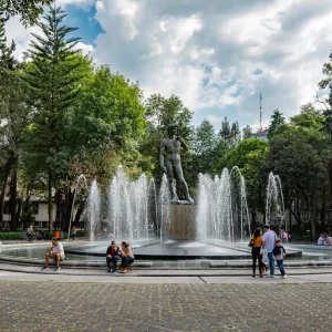 Plaza Rio de Janeiro, La Roma CDMX, Ciudad de México. Fotografía por © Kiko Kairuz.