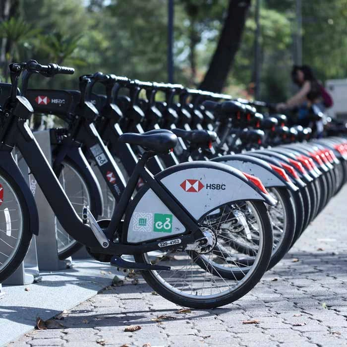 sistema de ecobici, transporte compartido de bicicletas. estacion los pinos, mapa de Ciudad de México. foto kiko kairuz